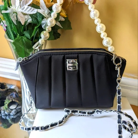 Givenchy - Picture 2 of 10